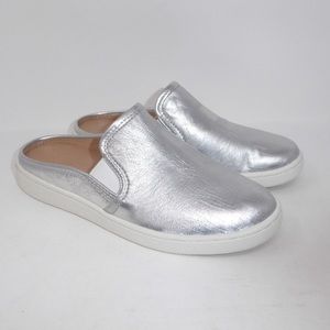 UGG Leather Medallic Silver Slip on”s
